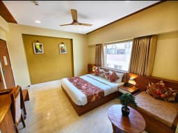 Hotel Opulence Inn