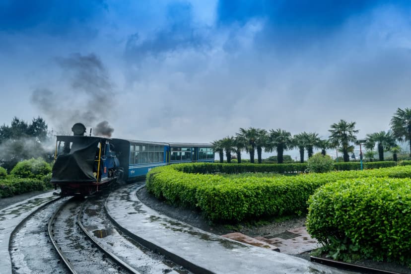 Ahmedabad - Jaisalmer - Amritsar - Manali - Delhi - Agra - Gangtok - Darjeeling