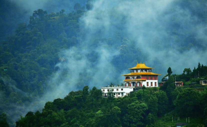 Ahmedabad - Jaisalmer - Amritsar - Manali - Delhi - Agra - Gangtok